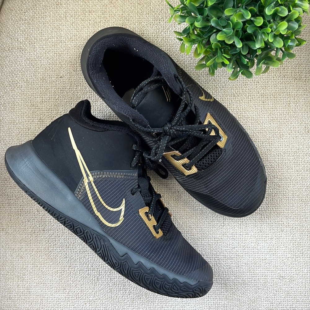 Nike Big Kids Kyrie Flytrap 4 Size 7y ‘Black Metallic Gold’ Basketball Sneakers